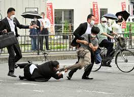 2 phút 30 giây hành động của nghi phạm ám sát cựu thủ tướng Nhật Bản